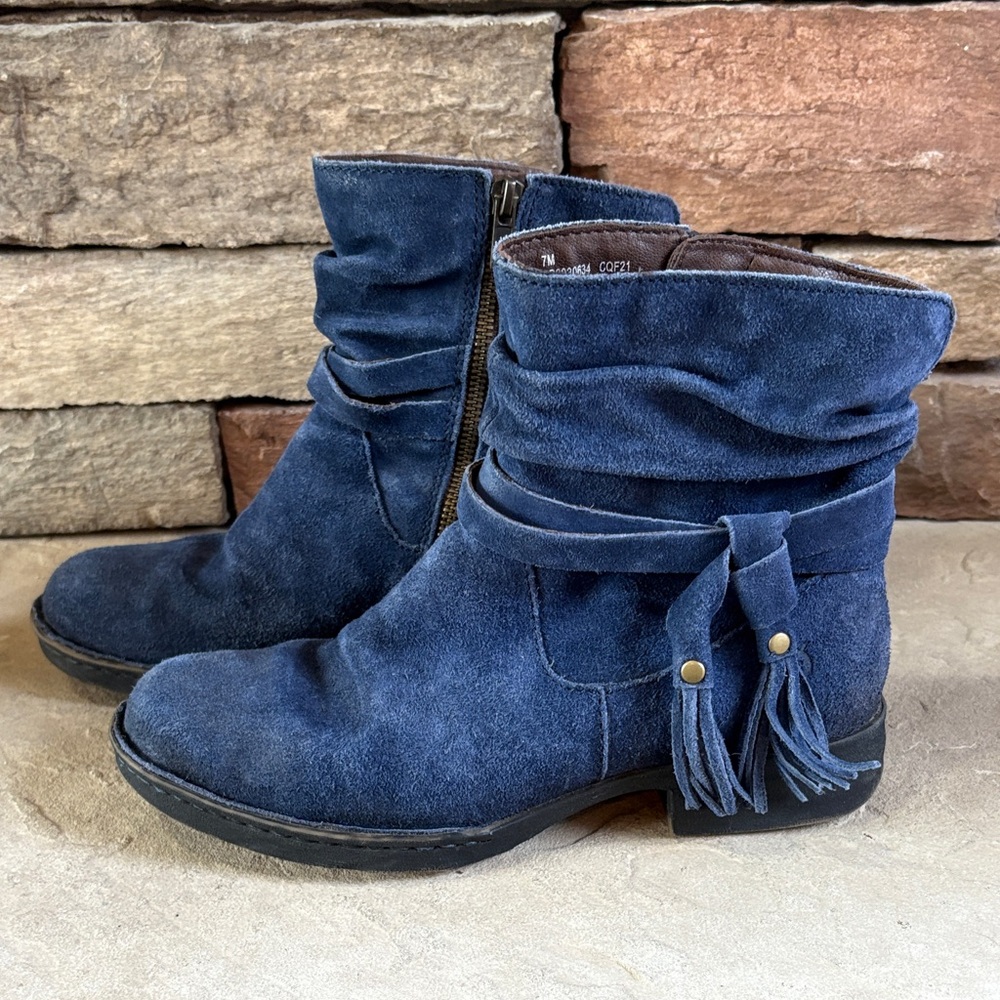 Born sz 7 blue suede boots with tassel